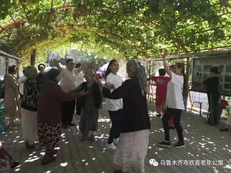 *疆新**欢喜老年公寓创始人热孜亚：她用爱为老人心中照进一束光