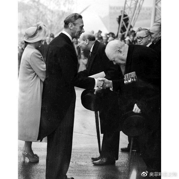 梅根构陷英国王室,梅根因祸得福