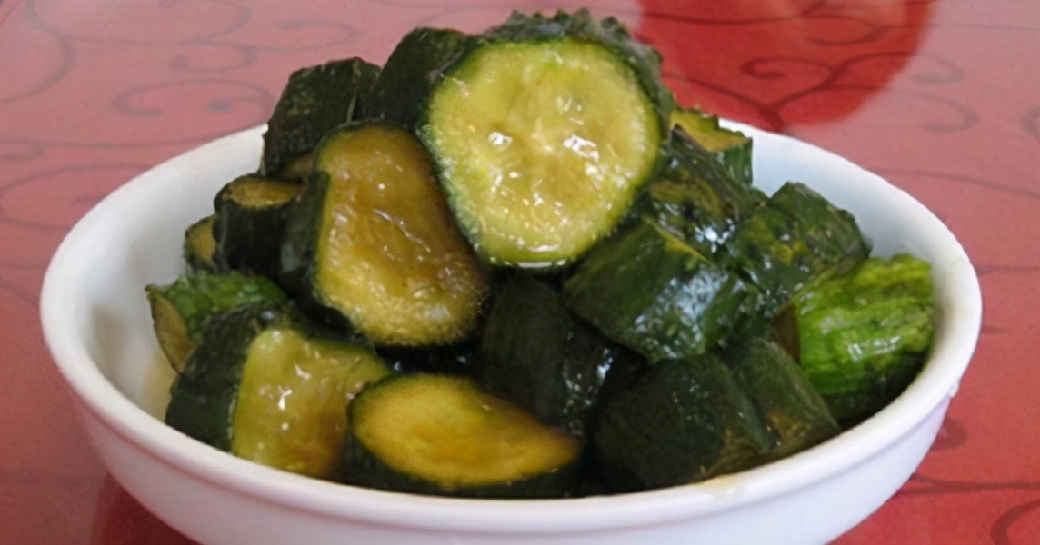 腌菜变酸了怎么补救,腌菜老发霉怎么办