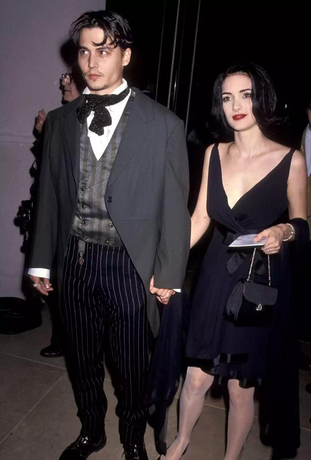 女人爱穿袜子是什么心理,女人爱穿的袜子