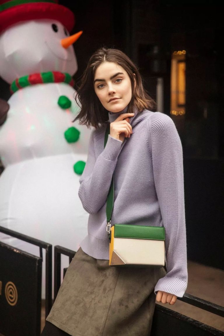 不要再背烂大街的双肩包了,别再背烂大街的轻奢包