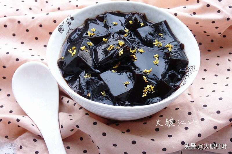 如何在家做消暑龟苓膏,自制龟苓膏清热消暑的必备饮品