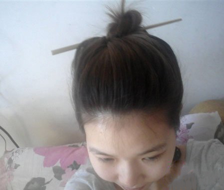 一根筷子快速盘发,中短发一根筷子盘发慢动作