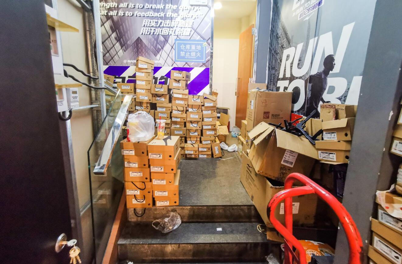 青岛鸿星尔克专卖,鸿星尔克青岛店