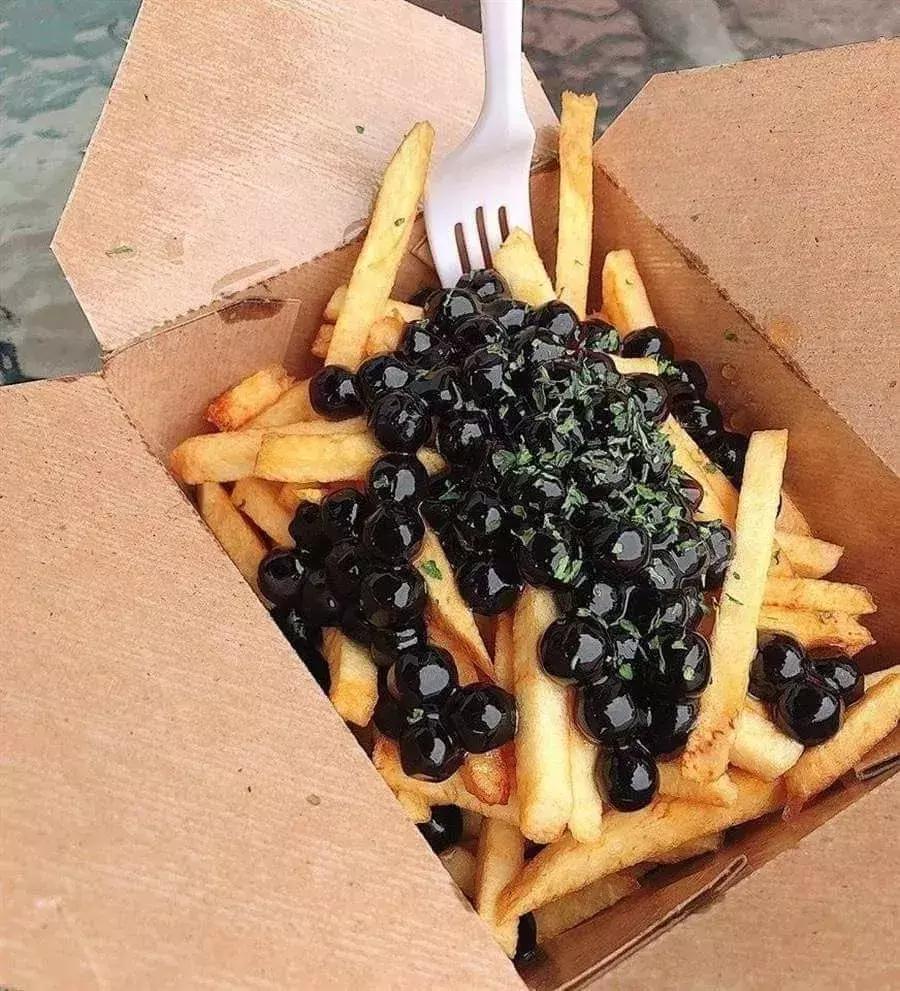 日本流行鼻孔塞珍珠自拍是什么梗？对不起，是我不懂时尚