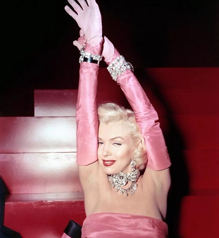 电影中真正的珠宝,鸽子蛋珠宝