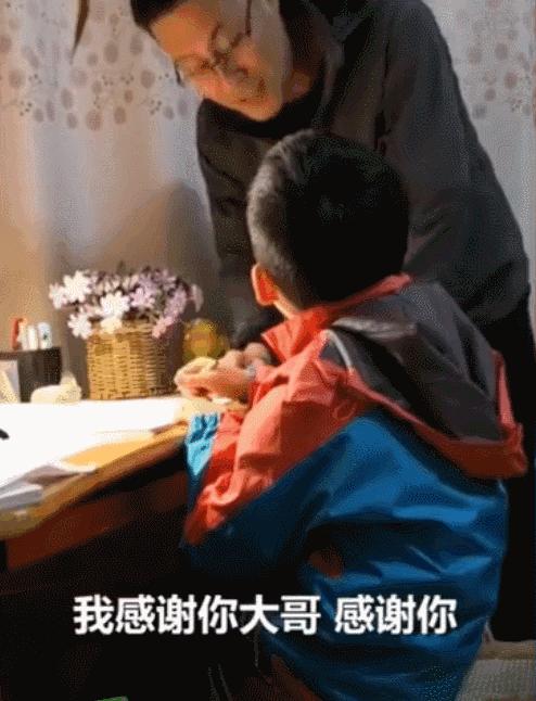 小朋友110报警搞笑,孩子报警举报爸爸