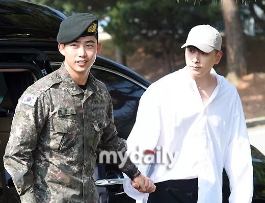 动手术也要服兵役，掰手腕把手掰断，玉泽演到底是个啥样的男神?