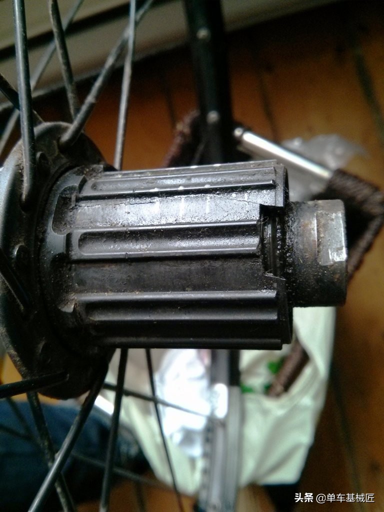 如何拆卸花鼓塔基,滚珠花鼓塔基拆卸图解