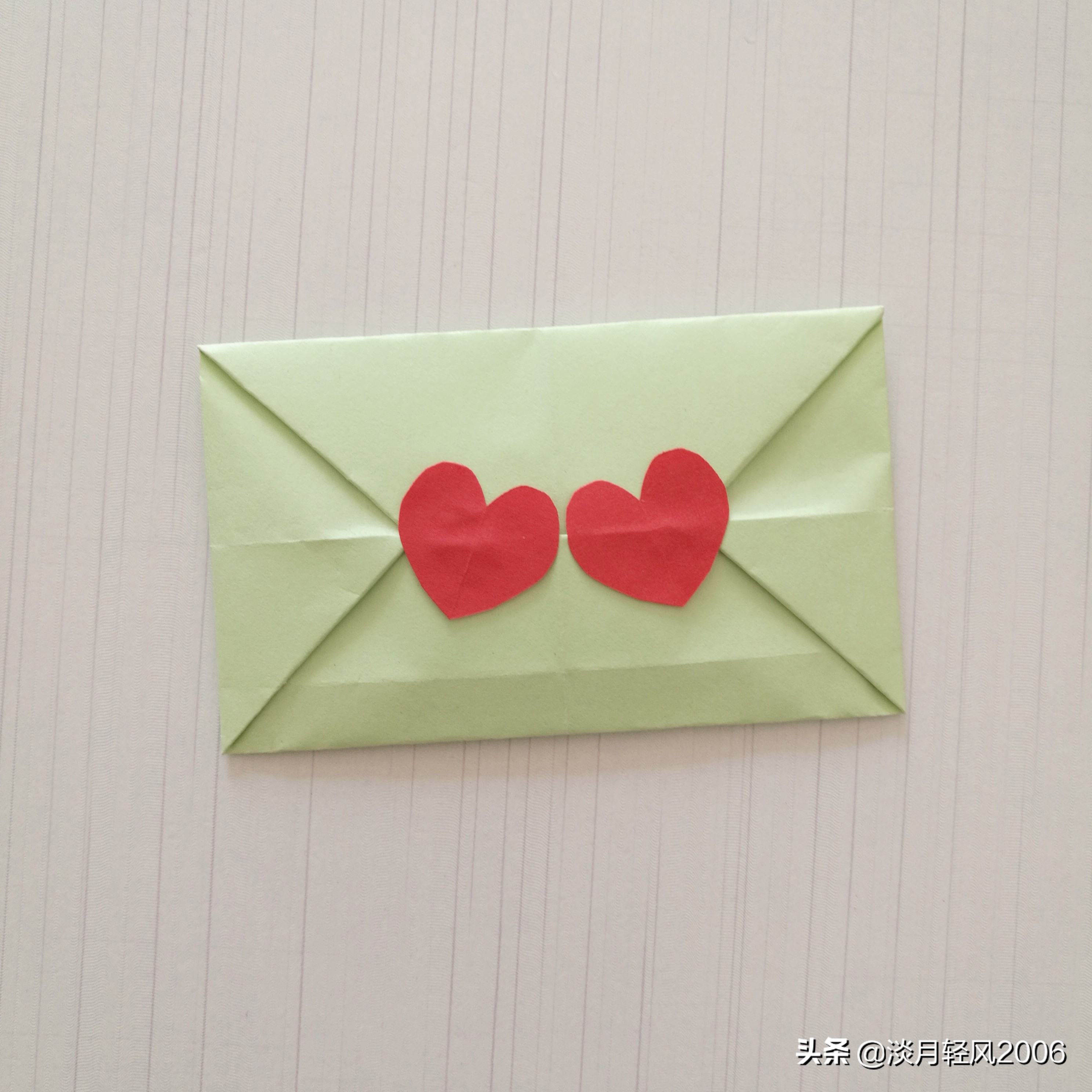 幼儿园手工折纸信封超简单,用正方形折纸做信封
