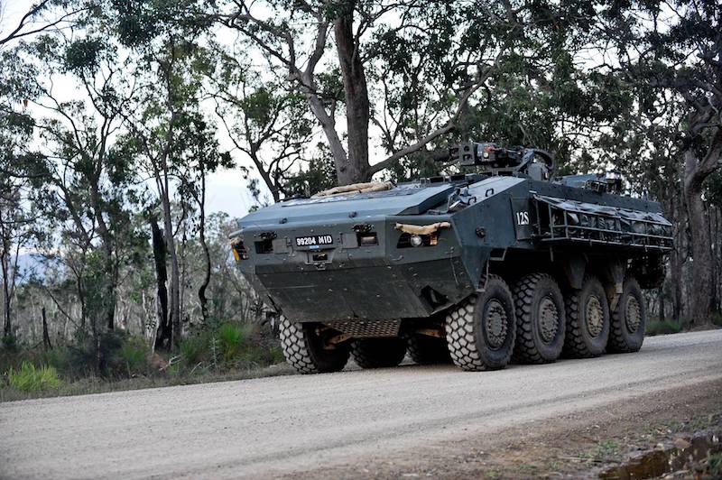 摩天大楼上面的机械怪兽,摩天大厦狂暴巨兽视频