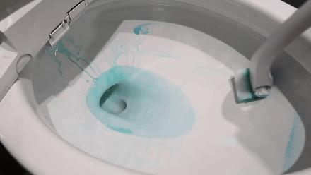 卫生间蓝泡泡会污染水吗,卫生间用的蓝泡泡有没有危害