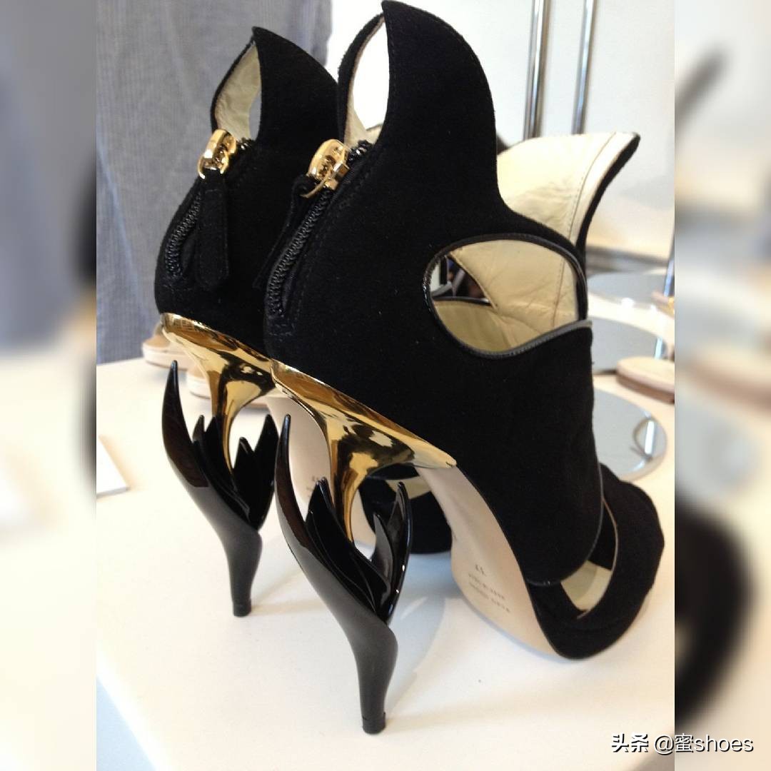 KerrieLuft花朵鞋跟的高跟鞋，让脚上开满鲜花的鞋子