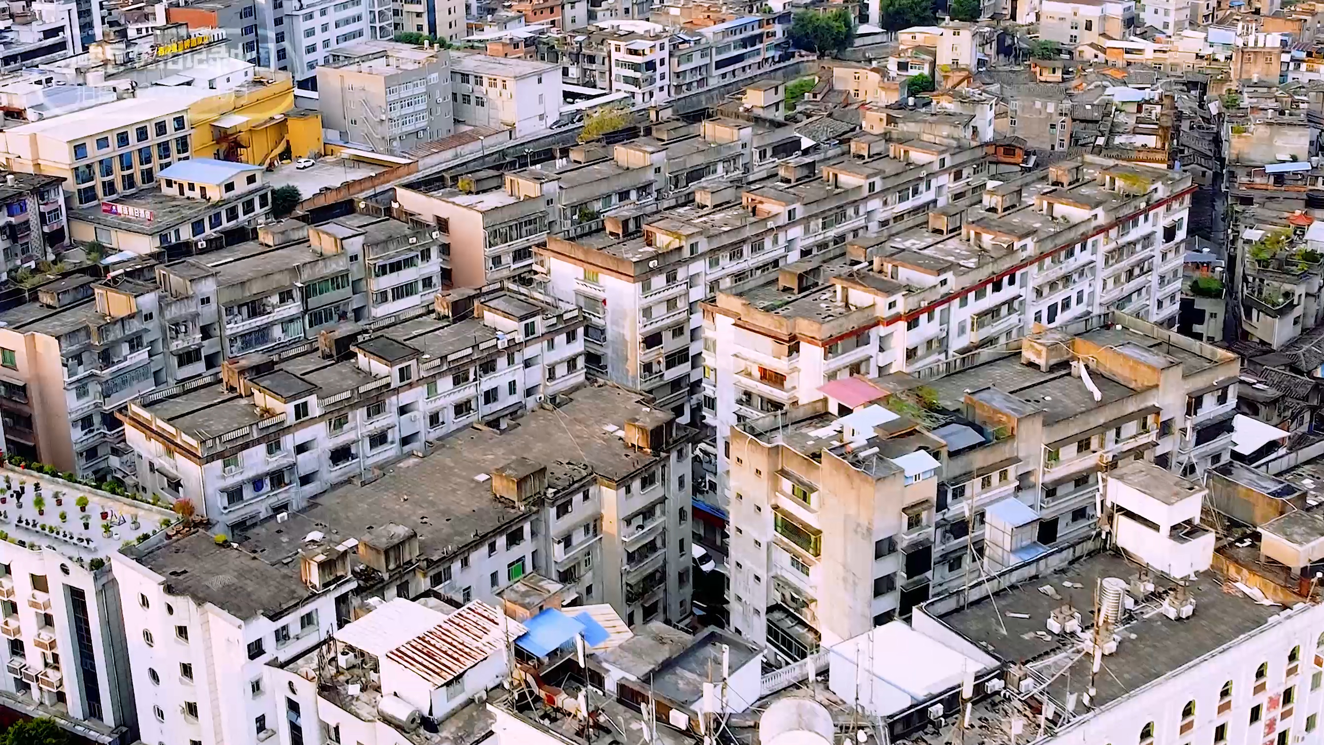 罗源这个小区的面积比城市还要大海景及高铁傍身却依旧空空荡荡