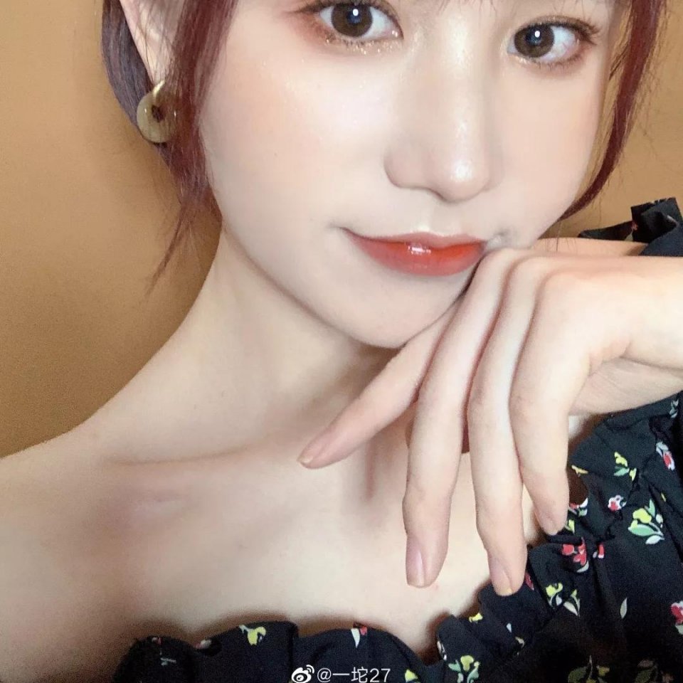 快买了这只口红来人间水蜜桃学院报道！