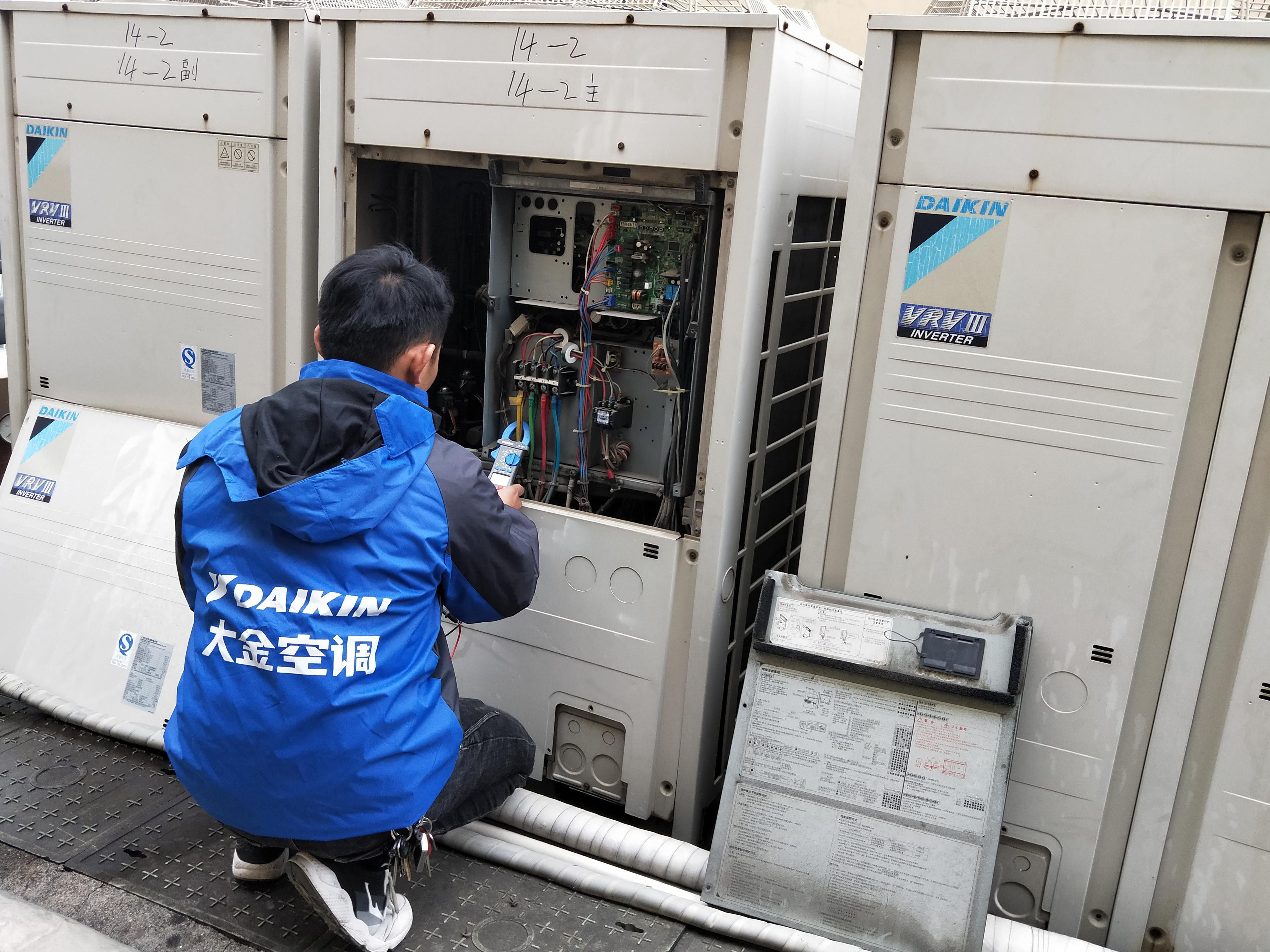 空调装中央空调还是挂式空调好,中央空调和普通空调哪个更实用