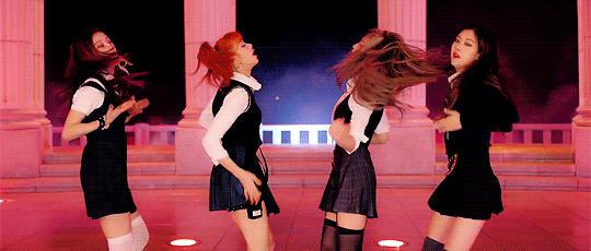 泳池里有“小蝌蚪”，女生游泳会怀孕吗？