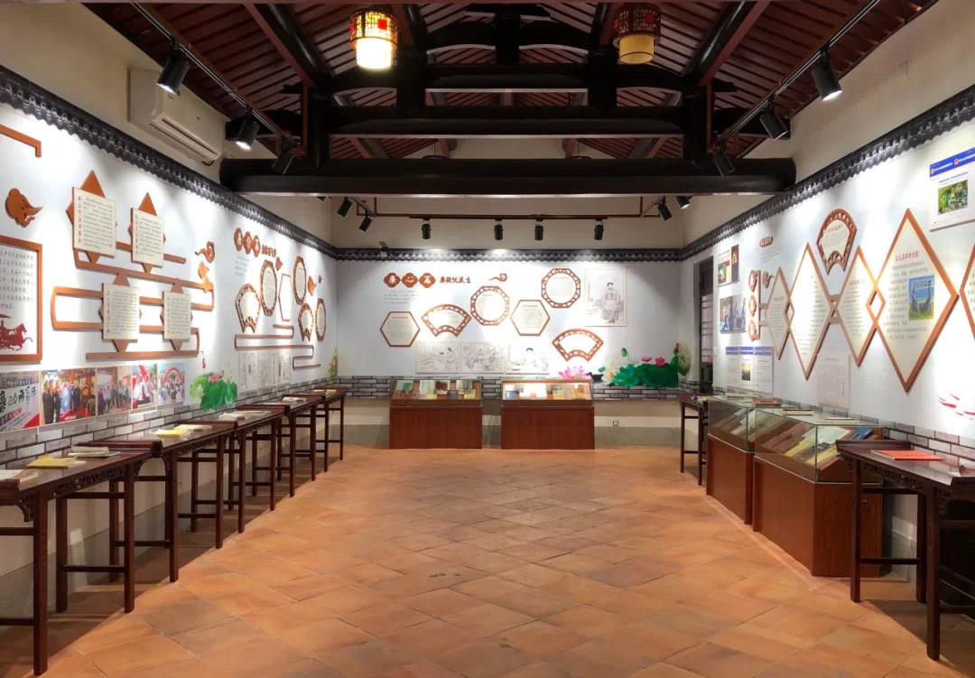 甯︿綘绌胯秺2004骞寸殑婕冲窞,浜斾竴鐣呮父婕虫郸