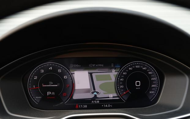 豪华动感奥迪a4l,奔驰c260和奥迪a4l试驾对比