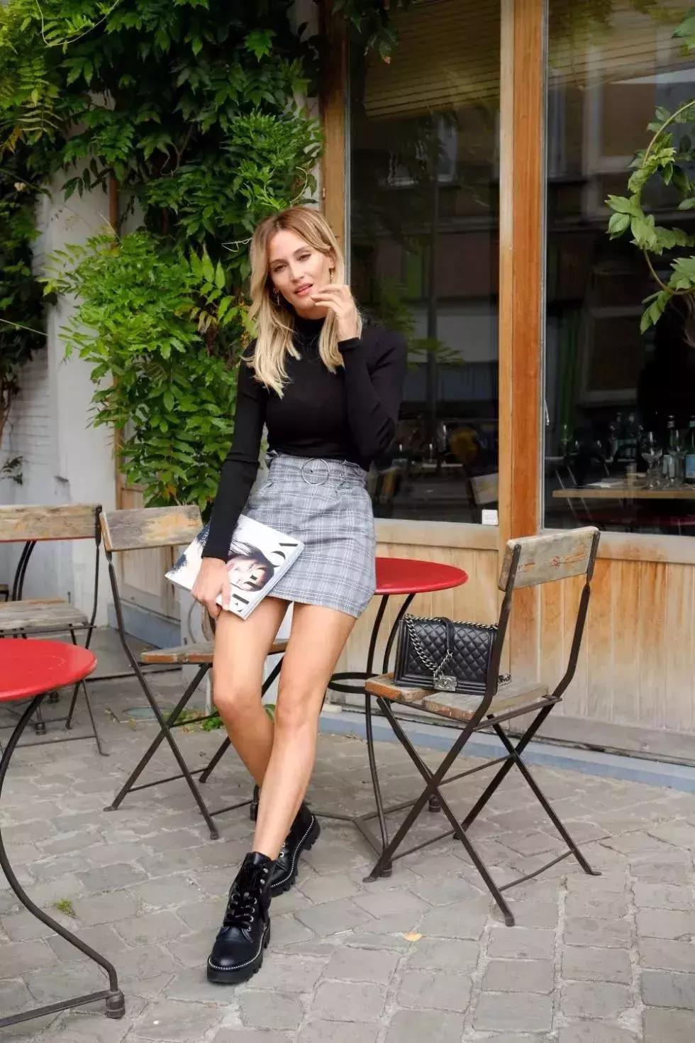 裙子平底鞋,搭黑色平底鞋的裙子怎么搭配