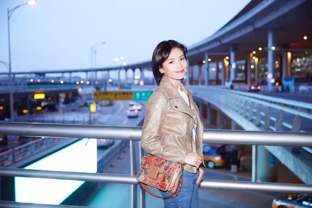 米兰时装周明星造型和模特对比,米兰时装周明星看秀造型