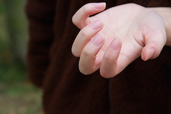 手上频繁起小水泡是怎么回事,手上长出一粒粒小水泡很痒怎么办