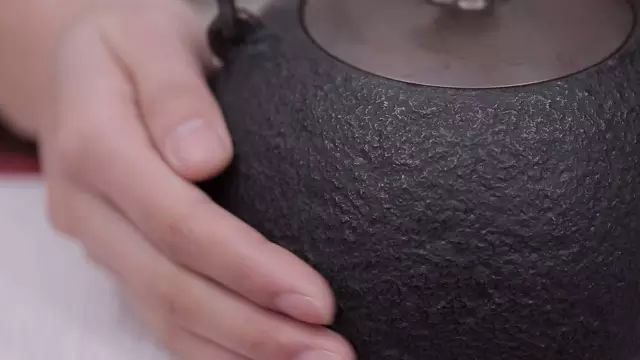 泡茶铁壶的正确保养方法,铁壶煮茶发黑怎么养壶