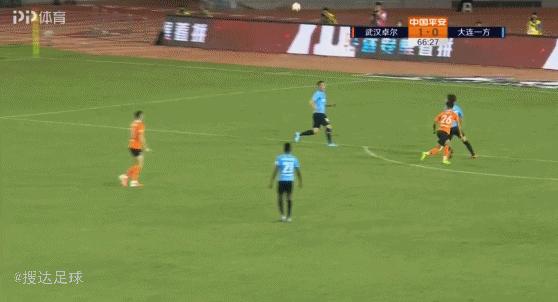 李建滨技不如人就踢人发泄?队友都脸红!申花球迷和曹赟定对骂?