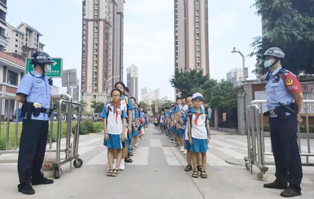 空中田径场的大学,中山市永安中学空中足球场