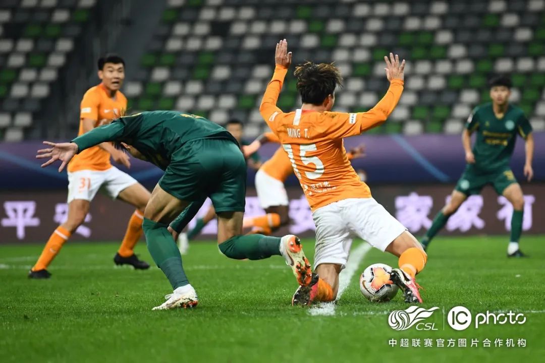 前线丨武汉卓尔总比分3:2战胜浙江能源绿城，成功留在中超