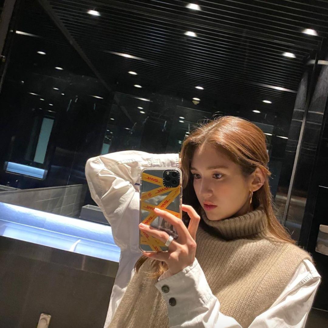 Lisa密友开豪车引争议！又纯又欲的“国民女友”有什么好酸的？