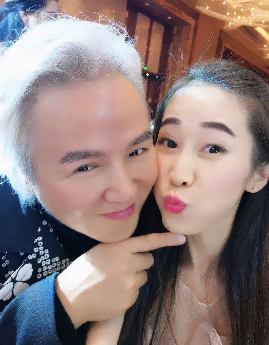 富婆张庭的迷惑行为:身家300亿,日花费不到10元?