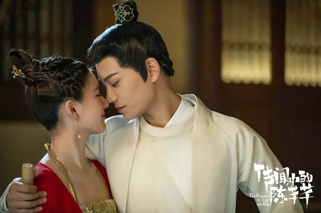 任嘉伦赵露思折腰,赵露思任嘉伦跨年晚会