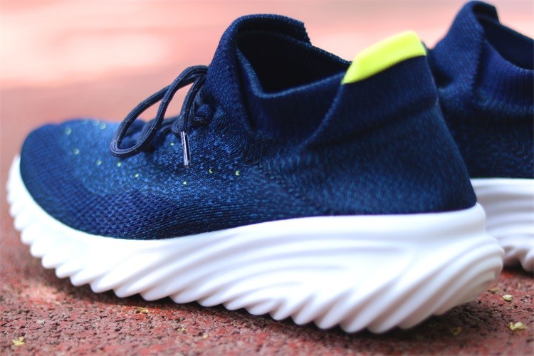 穿袜子是一种什么体验,穿袜套的鞋