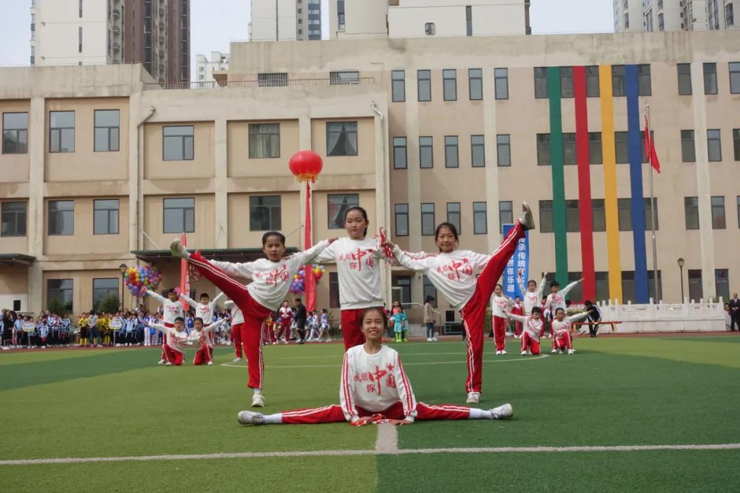 【“七个一”先锋在行动】呼和浩特市足球协会“万达分校足球基地”挂牌仪式在南门外小学万达分校举行