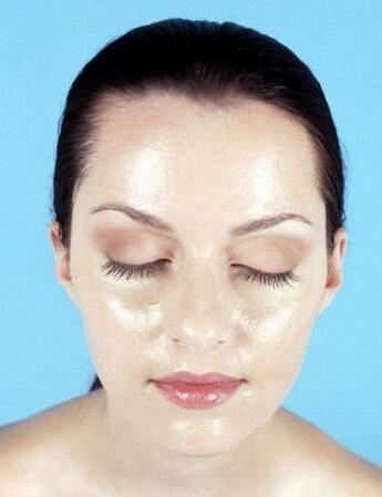 毛孔粗大有黑头适合什么粉底液,遮盖粗大毛孔黑头用什么粉底液