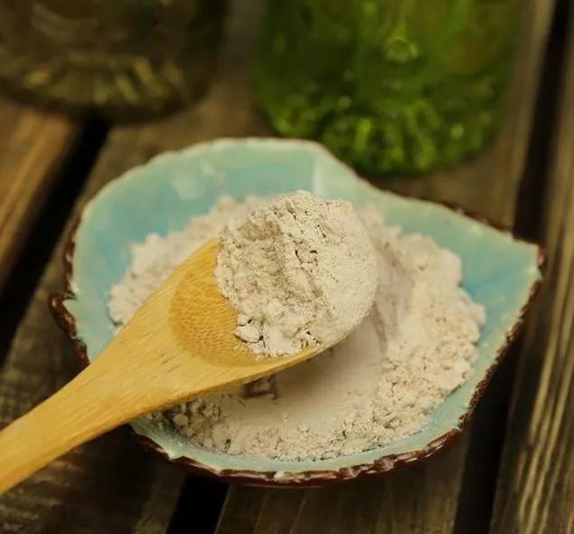 女生睡觉时擦身体护肤乳,女人睡前用它擦脸皮肤白白嫩嫩