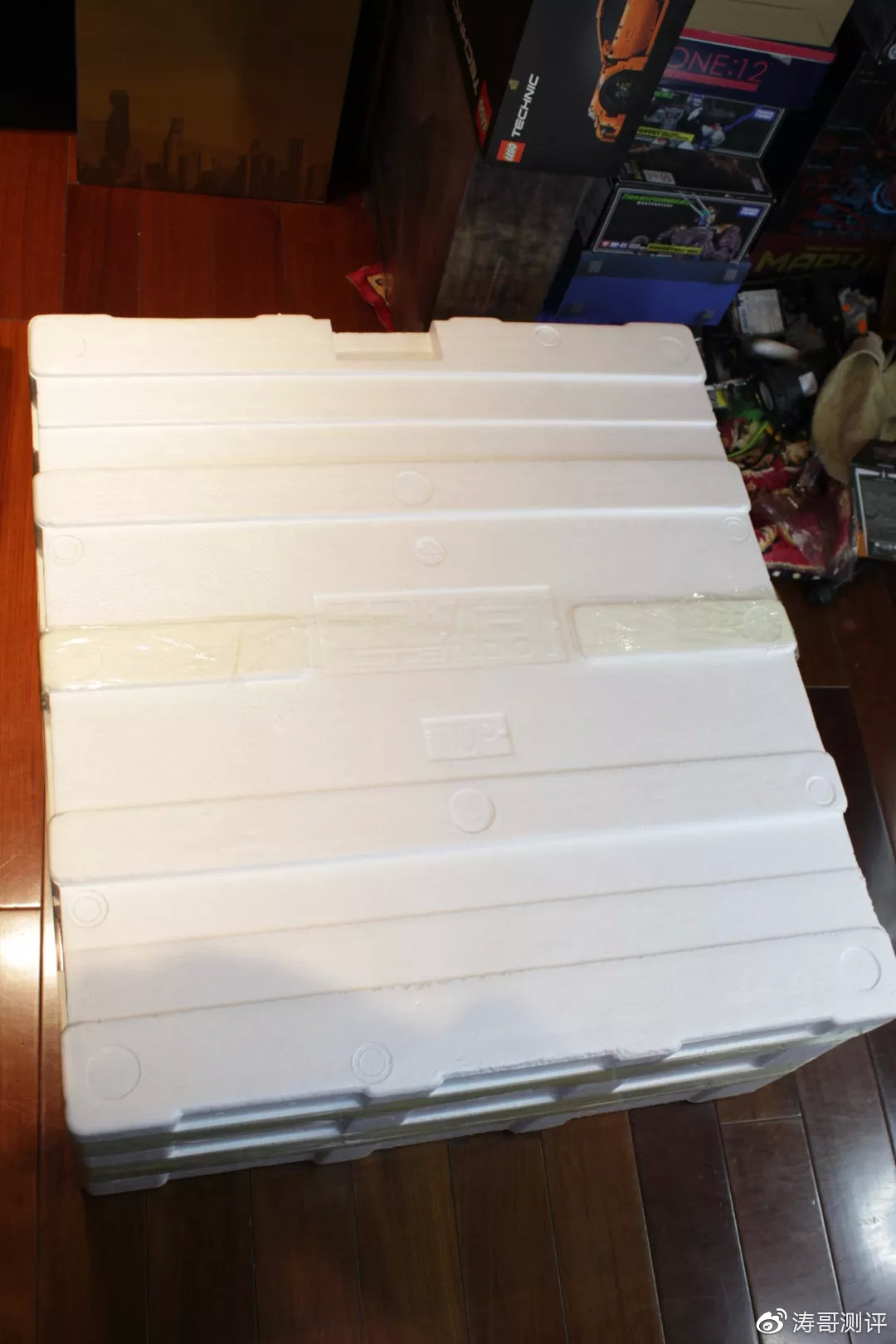 开箱价值1万的新年礼物,10000元以上的大黄蜂模型