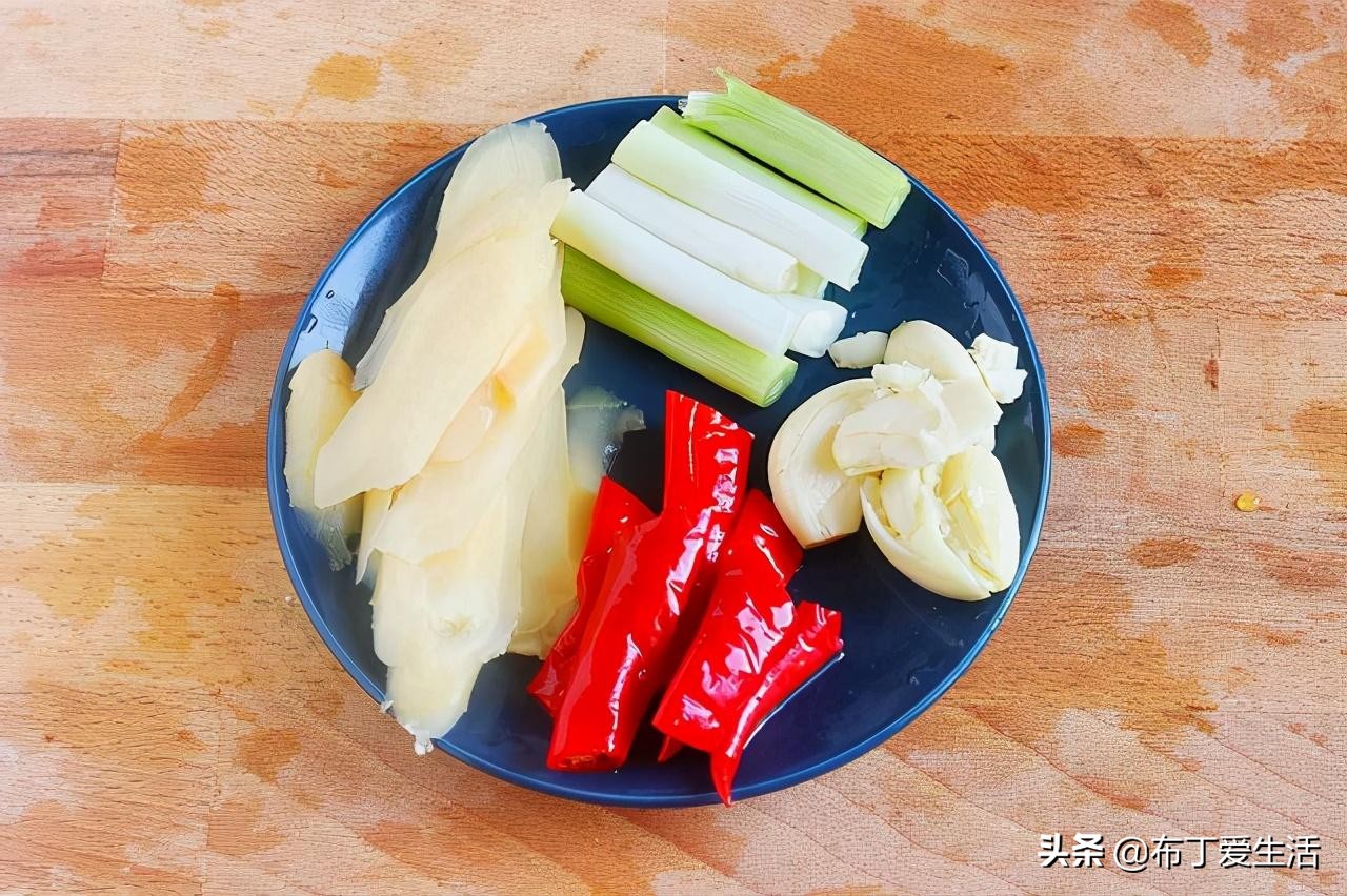 天凉给家人煮一道萝卜鸭汤，鲜香味美，好喝不上火，秋冬养肺正好