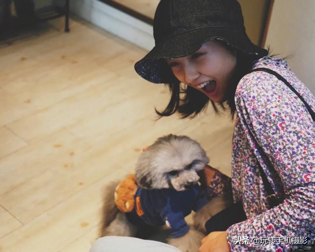 拍照不会笑表情不自然,拍照表情不自然后期能修么