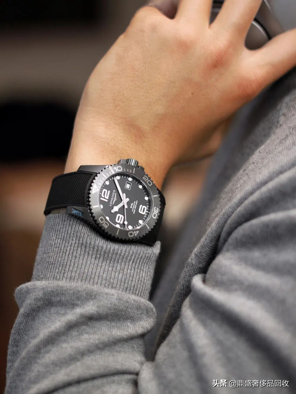 各种手表材质的优缺点,黑色手表什么材质更耐用