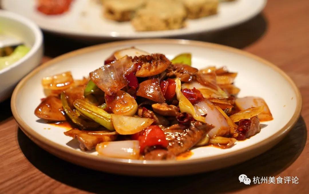 抓住假期最后一天出去吃饭,跟着本地人去探店杭州宝藏美食