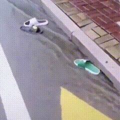 女人跟我说空调漏水了是怎么回事,女生说空调漏水是什么意思