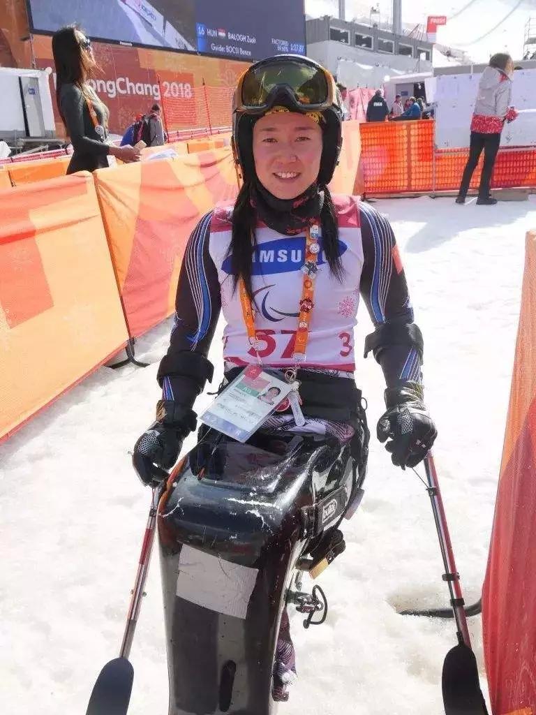 刘思彤残奥会照片,绥中残联刘思彤