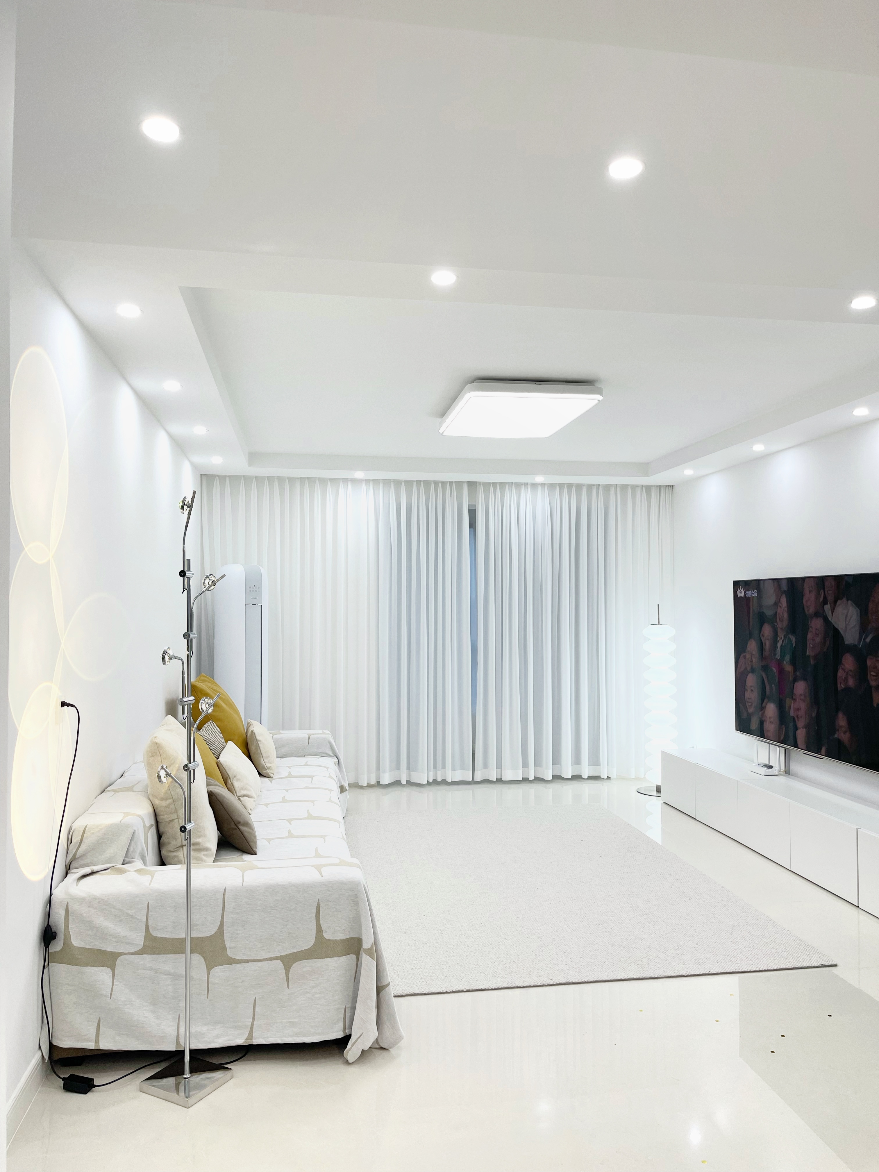 现在客厅一般装什么吸顶灯好看,客厅明装射灯怎么装好看效果图