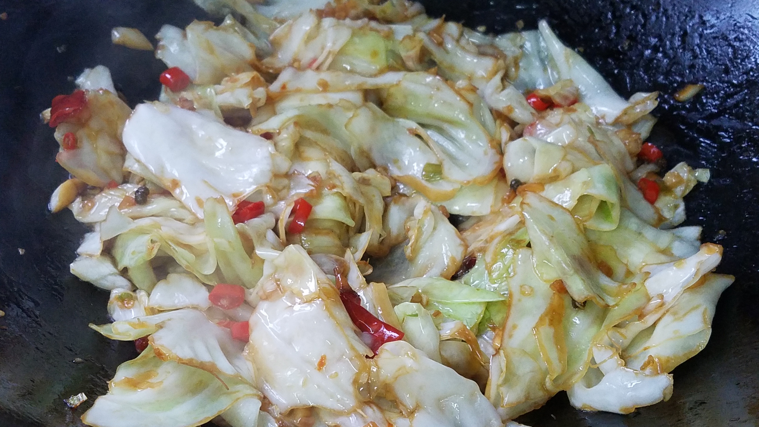 包菜怎样做好吃家常做法,包菜怎么做好吃又简单方便呢