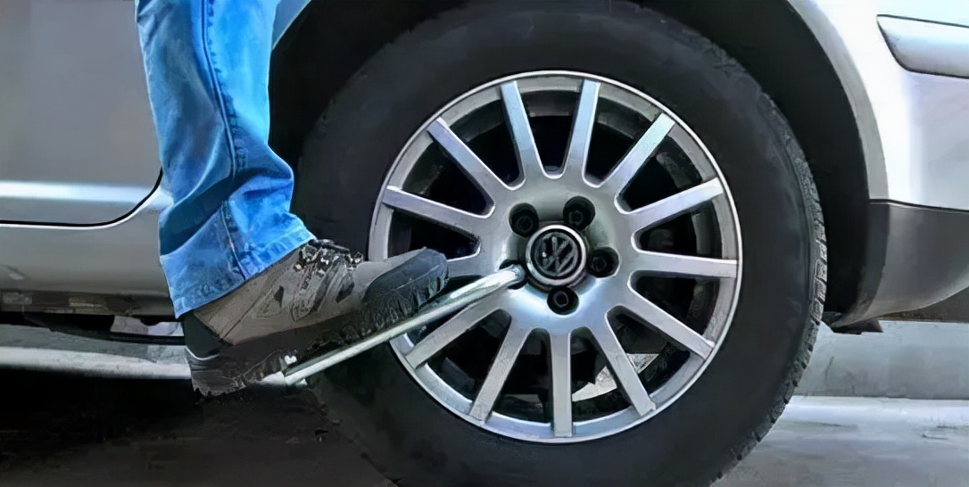 轮毂螺丝弯了有影响吗,轮毂螺丝损坏