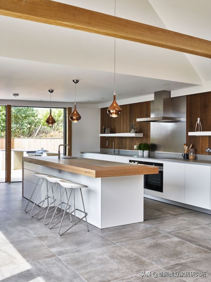 加几条木线条你的家离精致不远了,实木线条给你简练与静谧的美感