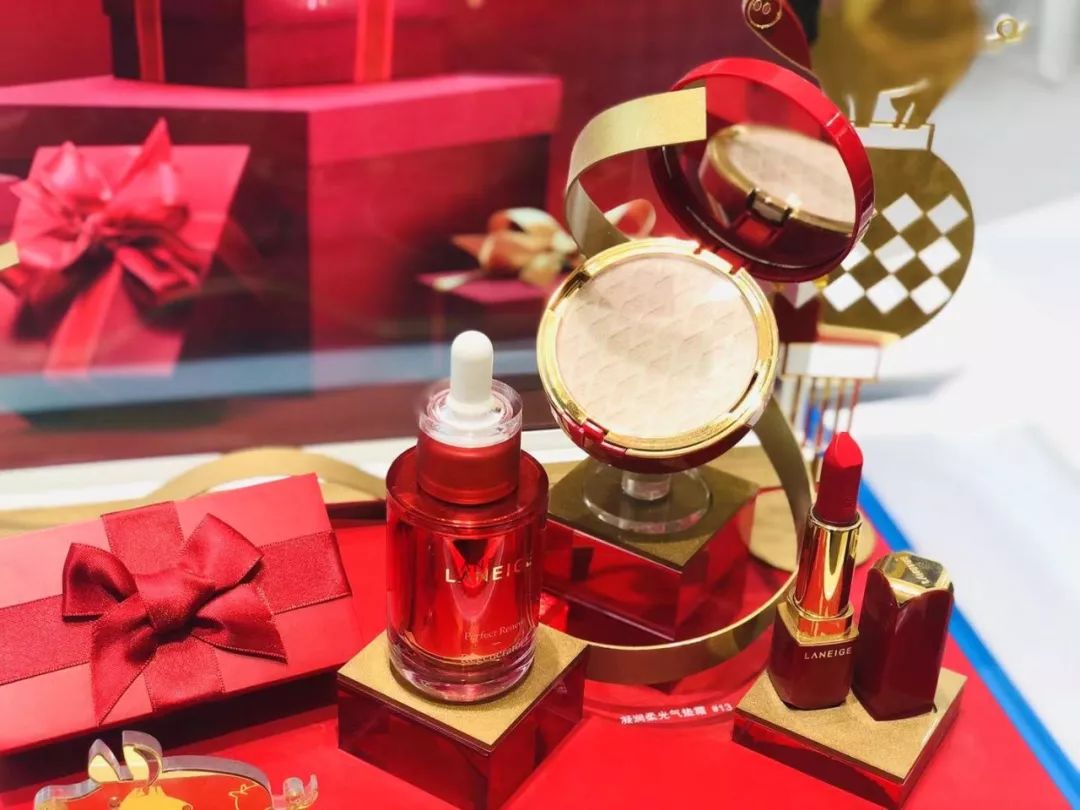 探店好看的衣服都在这里,探店逛美妆