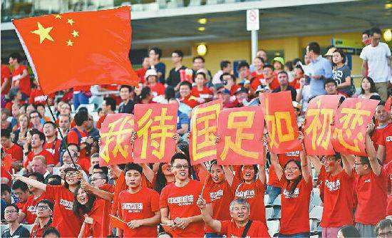 40强赛最后一轮国足惊险过关,40强赛国足2比0卡塔尔